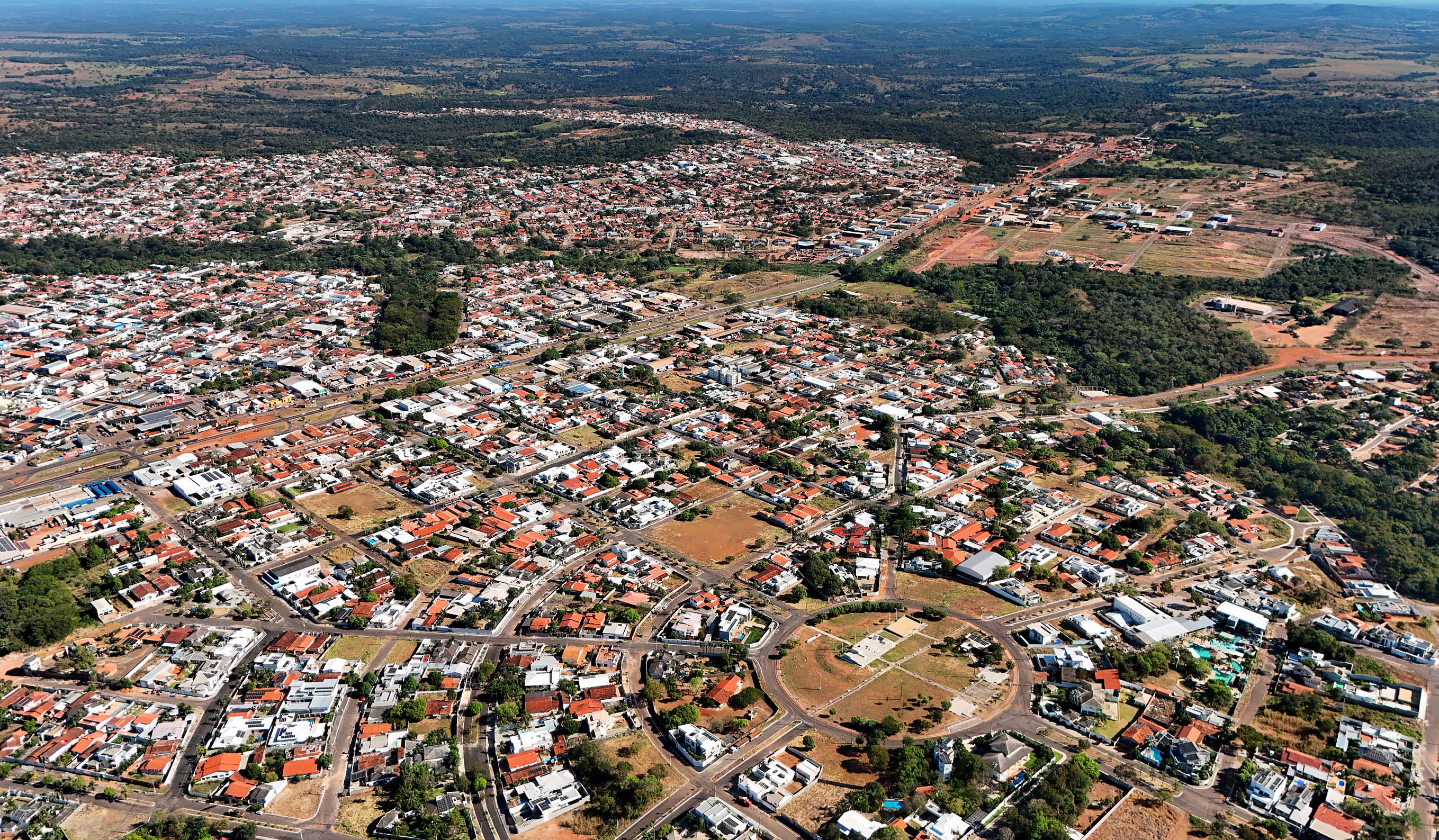 Para so do Tocantins_TO, 25 de junho de 2025 OCB - COOPERATIVAS DO BRASIL: RETRATOS DE UM MUNDO MELHOR  Imagens do plantio de mudas de ip s na Serra do Estrondo, feito por funcion rios da cooperativa Sicoob Tocantins.  Imagem: Ueslei Marcelino / NITRO