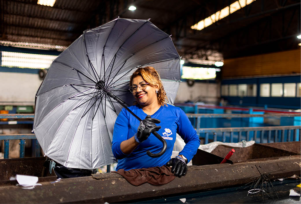 Brasilia_DF, 24 de junho 2025   OCB - Retratos por um mundo melhor  Cooperativa Recicle a Vida. Na imagem ,a cooperada Iolete Rodrigues em destaque  Imagem: Leo Drumond / NITRO