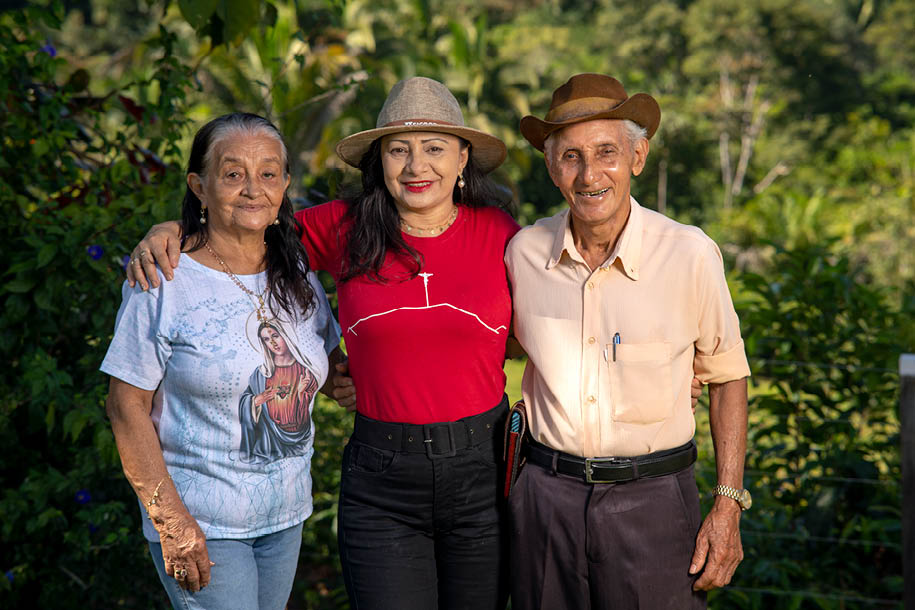 PORTO VELHO_RO 11 de Julho de 2025 OCB / RECA - Nova California Na imagem, Aldenia Gama, Railda dos Santos Aguiar e Raimundo Rodrigues em Nova California, distrito de Porto Velho. Imagem: Alexandre Rezende / NITRO Historias Visuais