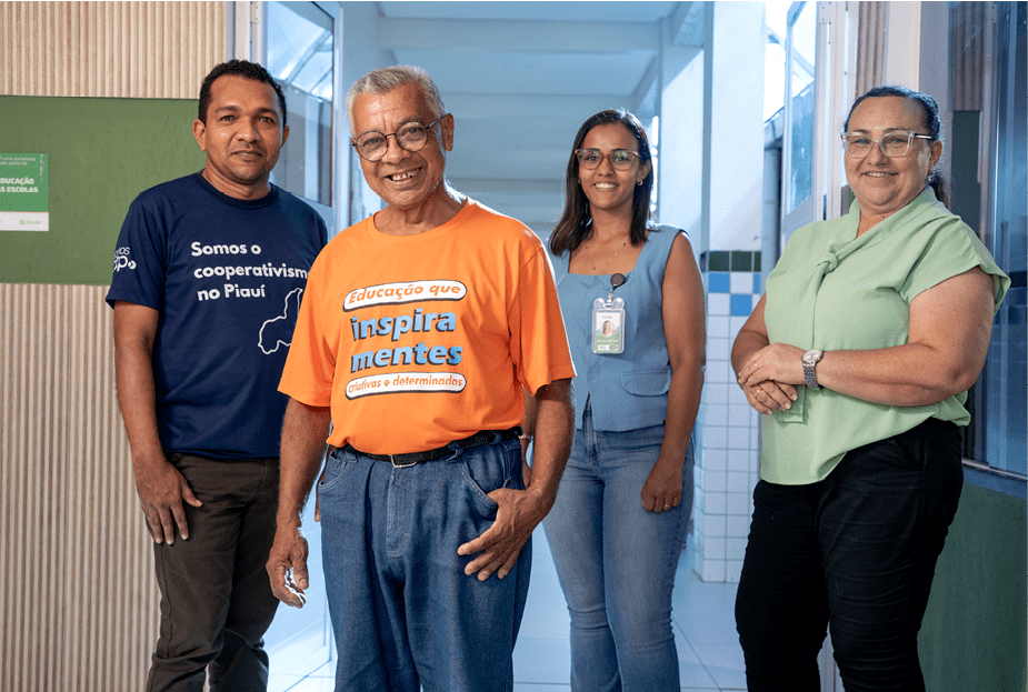 BARRAS_PI 18 de Junho de 2025 OCB / COTEB Na imagem, o professor e diretor Ant nio Francisco de Ara jo, Jos  Alves de Oliveira, Daiana Silva de Santana e Rosa Irene Machado Guimar es de Sousa, professores do Colegio Pratikus. Imagem: Alexandre Rezende / NITRO Historias Visuais