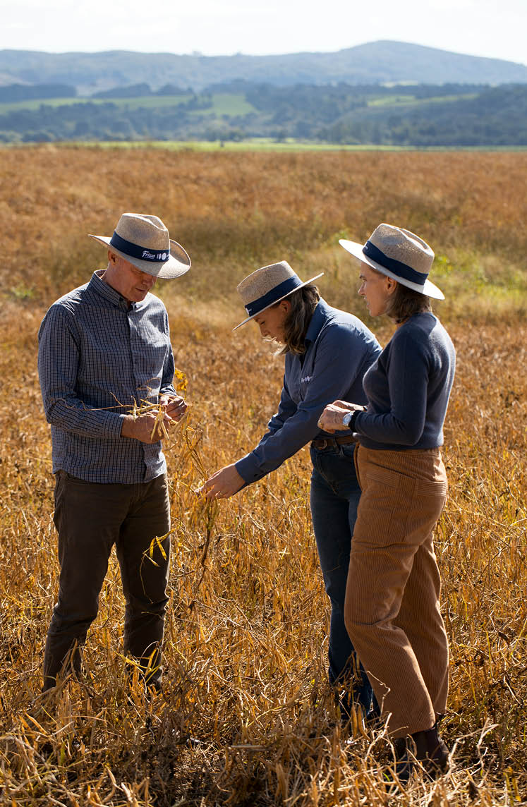 Carambe 02/06/2025, Cooperaddo da Cooperativa Fr sia. Agro.Carambe  02/06/2025, Cooperaddo da Cooperativa Fr sia. Agro.Renato Greidanus e Hilly Greidanus Cooperados Fr si e Ana Tangela (cal a jeans), cooperativa.