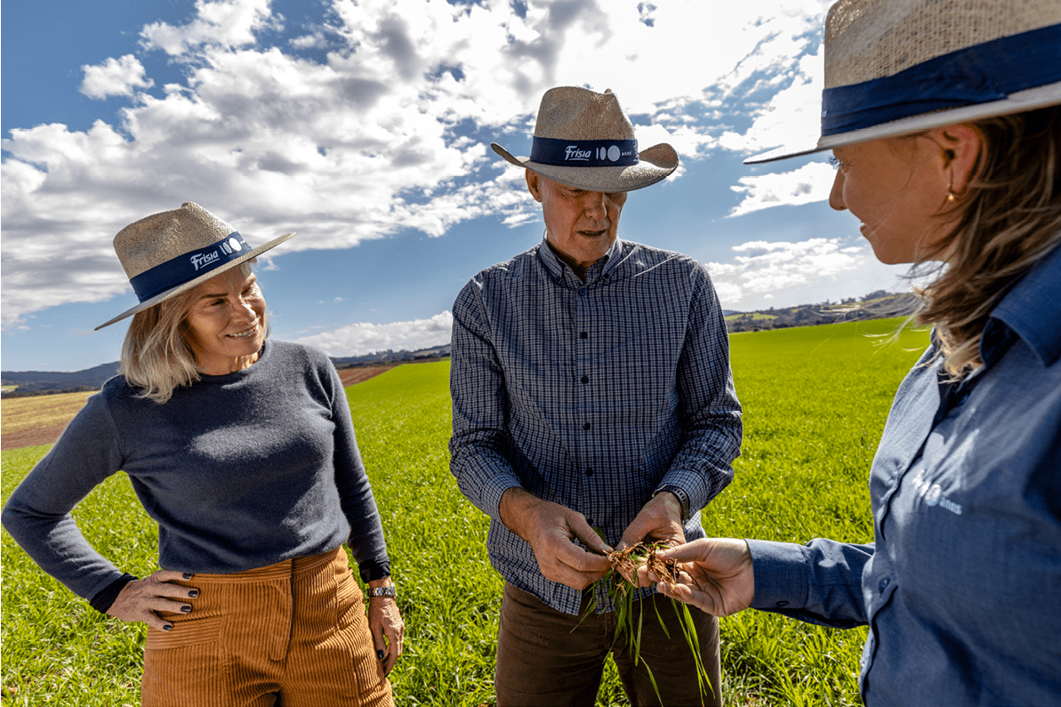Carambe 02/06/2025, Cooperaddo da Cooperativa Fr sia. Agro.Renato Greidanus e Hilly Greidanus Cooperados Fr si e Ana Tangela a direita, cooperativa.