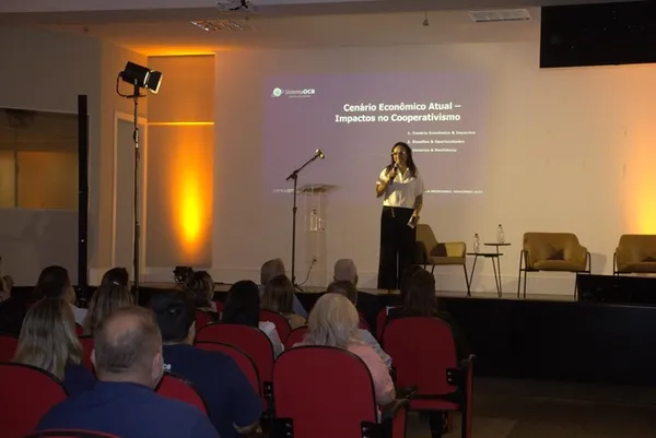 Lideranças cooperativistas discutem cenário econômico em SC 