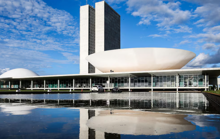 Frencoop mant&eacute;m for&ccedil;a no Congresso e coop amplia base para 2027