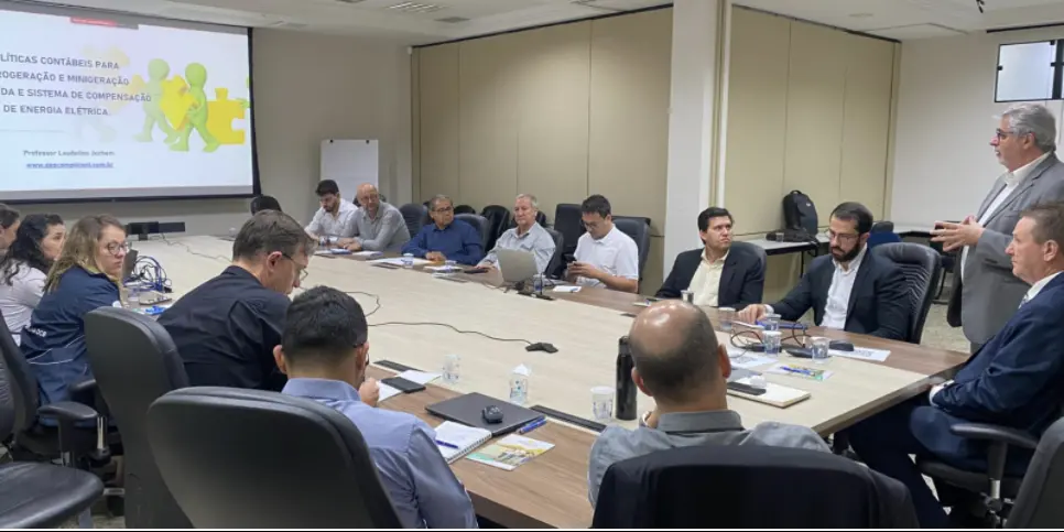 Participantes do Fórum promovido pelo Sistema Ocepar