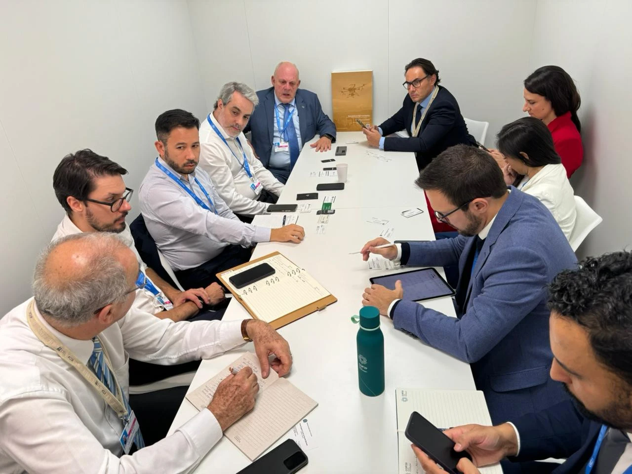 Representantes do Mapa em reunião com cooperativisitas
