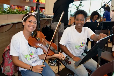 Unimed Recife celebra Dia do Cooperativismo com apresentação de orquestra para o público