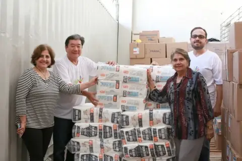 Integrada entrega 10 mil fraldas geriátrica ao Hospital do Câncer de Londrina