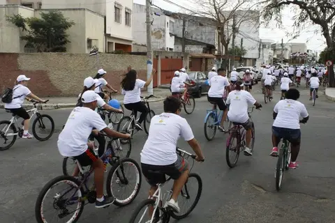 Passeio Ciclístico arrecada 650kg de alimentos para ajudar instituições
