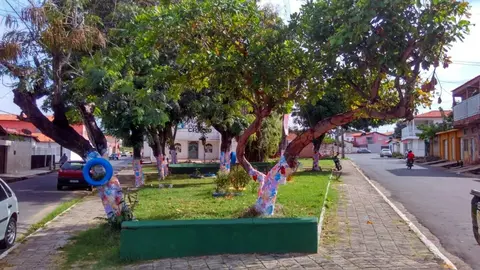 Cooperativa Educacional do Piauí oferece serviços gratuitos e promove conservação de praça