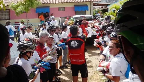 Pedal Cooperativo reúne 200 ciclistas e doa mais de 600 kg de alimentos