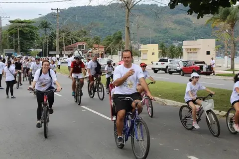 DIA C EM ANGRA DOS REIS ARRECADA 500 KG DE ALIMENTOS