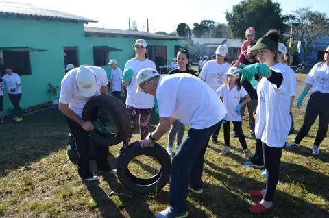 Mutirão de entidades parceiras revitaliza praça em Venâncio Aires (RS)
