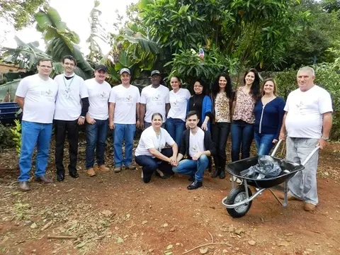 Cooperativas criam horta orgânica no Lar Escola, em Piracicaba/SP