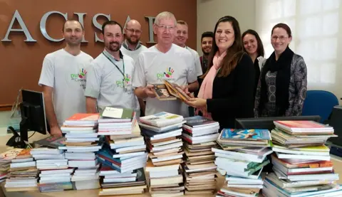 Cotrirosa arrecada mais de mil livros em ação do Dia C