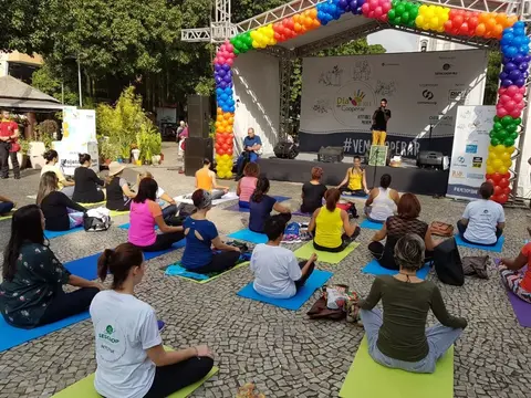RJ |  Aulas de yoga para a comunidade
