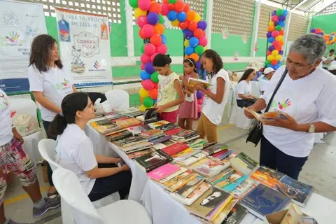 Bibliocoop realiza a “Coopera e Troca” durante a 7ª Corrida do Cooperativismo