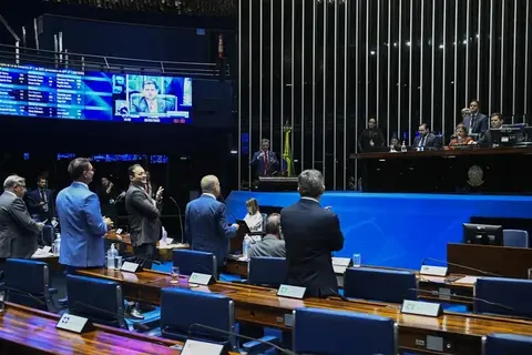 Congresso aprova PDL que derruba aumento do IOF  