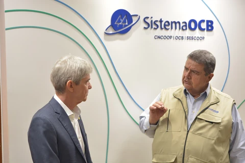 Senador Jaime Bagattoli visita a Casa do Cooperativismo